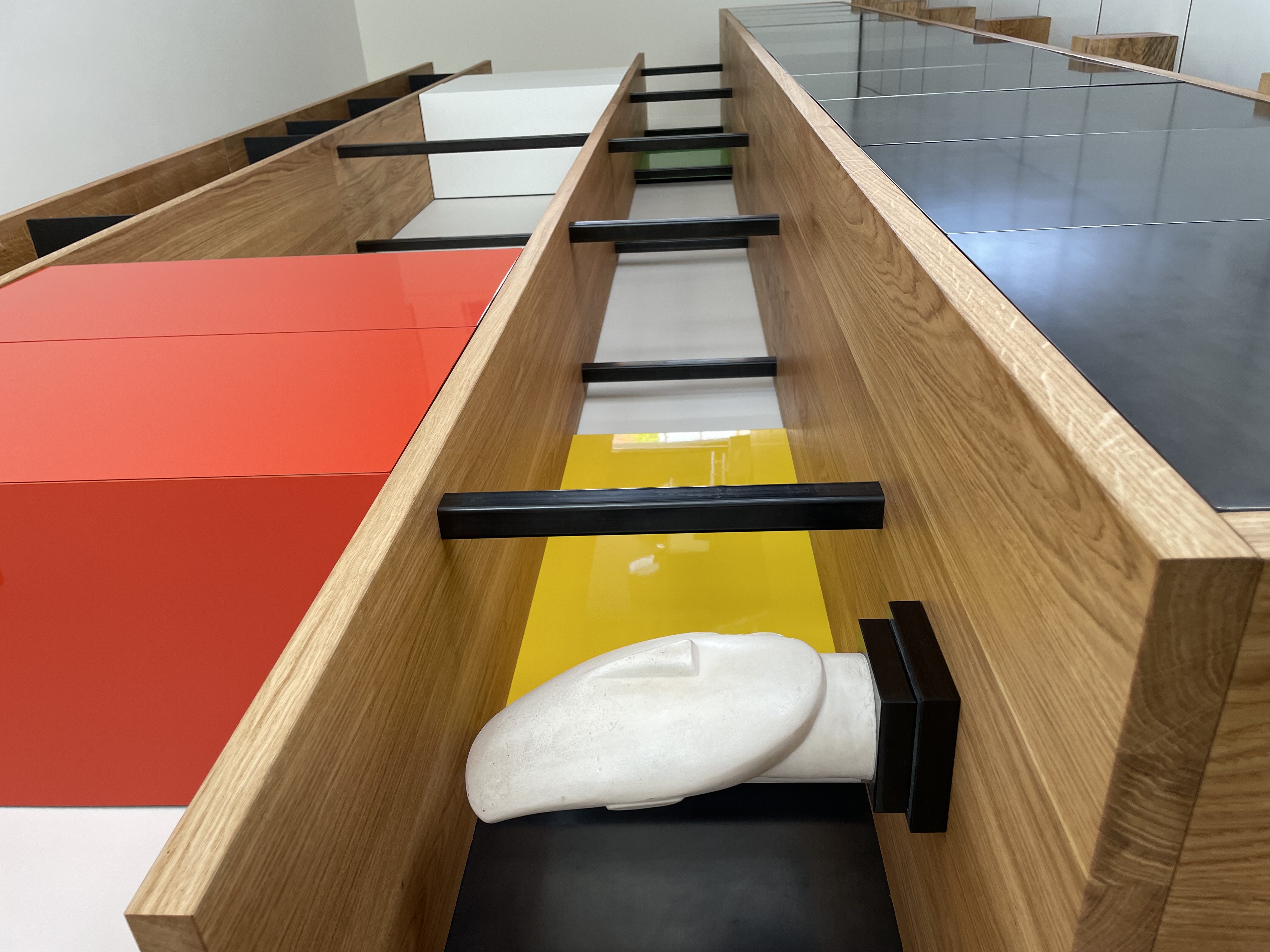 Bibliothèque colorée détail